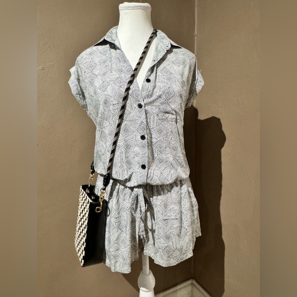Geometric Patterned Button-Up Romper With Elastic… - image 2